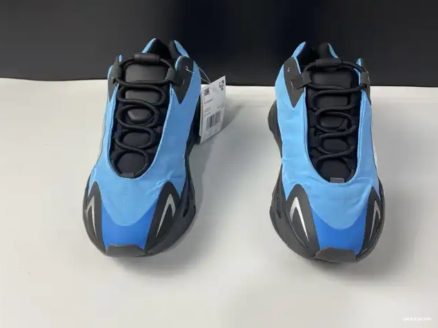 Yeezy ADIDAS GZ3079 'Bright MNVN Cyan' 700 Boost 0520